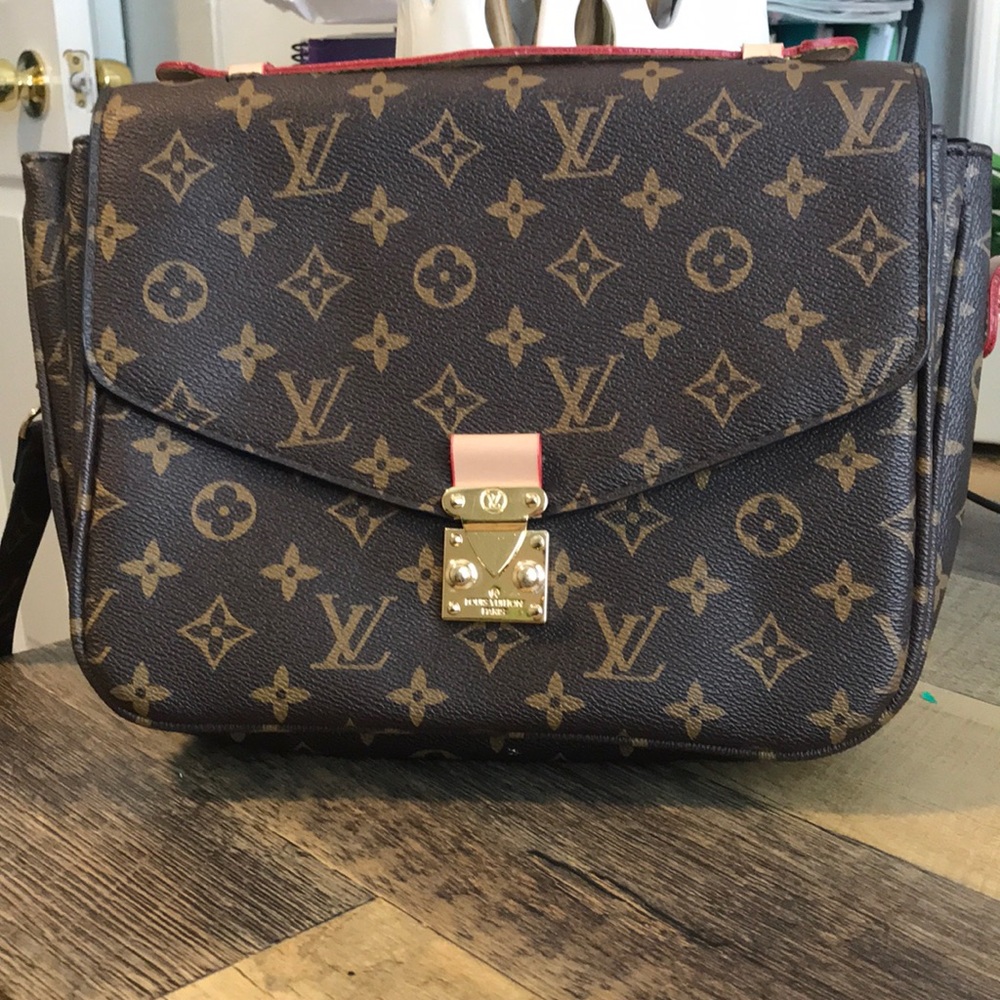 Fashion handbag.